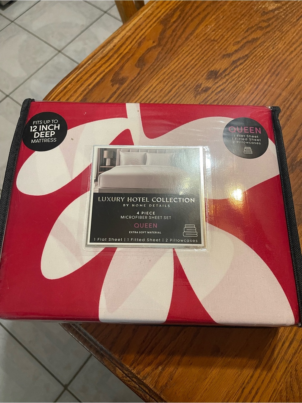 Luxury Hotel Collection Queen Microfiber Sheet Set - red & White